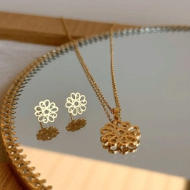 Conjunto de Flor Vazada - Aço com banho de ouro