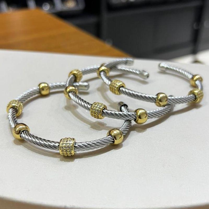 Bracelete Cabo de aço com apliques banhados