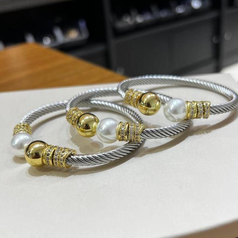 Bracelete em cabo de aço com ponta banhada + perola