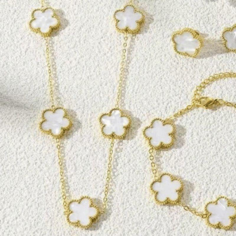 Conjunto de Trevo Aço com Banho de ouro - Colar e Brinco - Madre Pérola