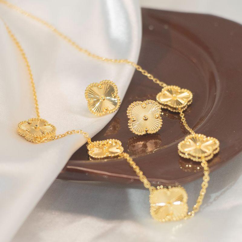 Conjunto Trevo - Aço Inox com Banho